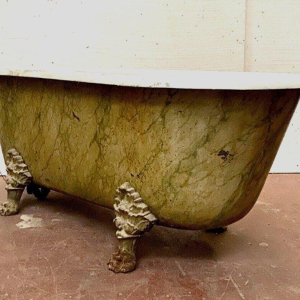 Geëmailleerd gietijzeren bad, imitatiemarmeren patina, klauwpoten, 19e eeuw