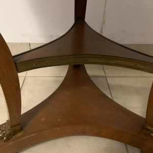 Guéridon tripode de style Empire en acajou, dessus en marbre, XXᵉ siècle