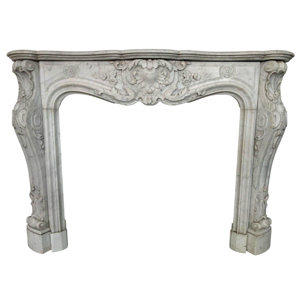 Cheminée de style Louis XV en marbre blanc de Carrare, XIXᵉ siècle