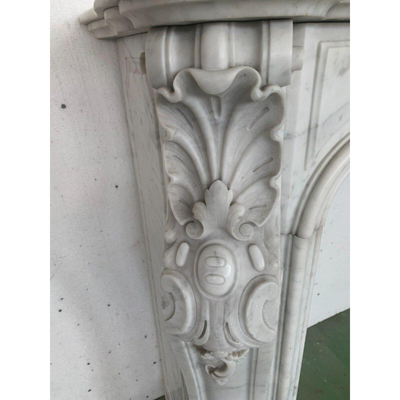 Open haard in Lodewijk XV-stijl van wit Carrara-marmer, 19e eeuw.