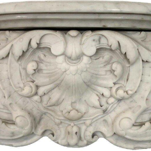 Cheminée de style Louis XV en marbre blanc de Carrare, XIXᵉ siècle