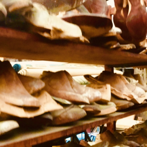 Grote verzameling schoen-/voetvormen, hout en metaal, 6000/7000 stuks, 20e eeuw