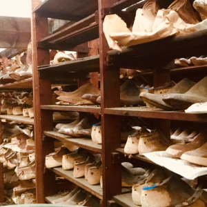 Grote verzameling schoen-/voetvormen, hout en metaal, 6000/7000 stuks, 20e eeuw