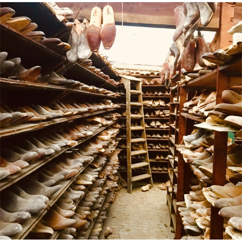 Grote verzameling schoen-/voetvormen, hout en metaal, 6000/7000 stuks, 20e eeuw