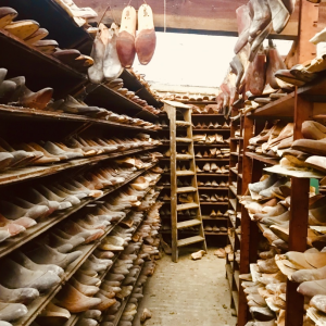 Grote verzameling schoen-/voetvormen, hout en metaal, 6000/7000 stuks, 20e eeuw