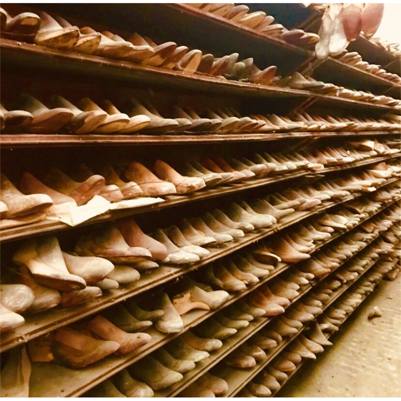 Grote verzameling schoen-/voetvormen, hout en metaal, 6000/7000 stuks, 20e eeuw