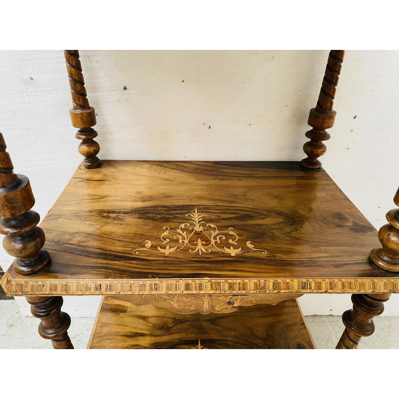 Consoletafel met drie plateaus van ingelegd mahoniehout, staanders van gedraaid hout, 19e eeuw