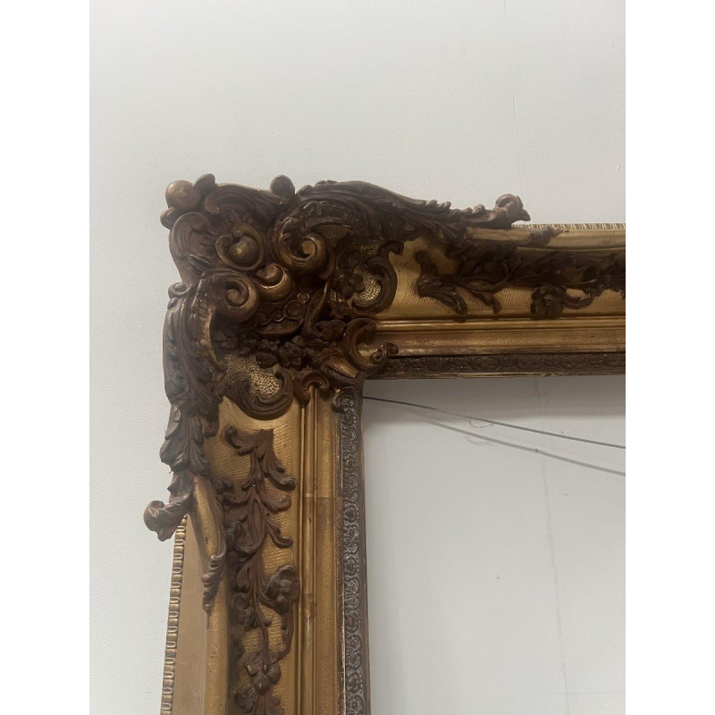 Grote lijst van hout en verguld stucwerk (H 195 cm), 19e eeuw.