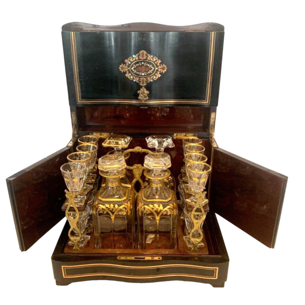 Cave à liqueur complète en marqueterie Boulle, coffret Napoléon III, XIXᵉ siècle