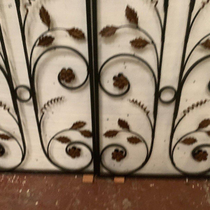 Séparation d’intérieur à double portes en fer forgé patiné, XXᵉ siècle