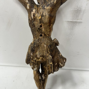 Christ en bois sculpté et doré, XIX siècle