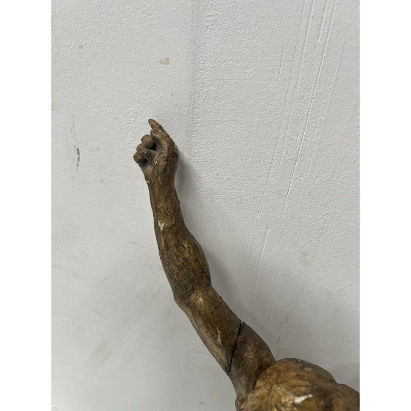 Christ en bois sculpté et doré, XIX siècle