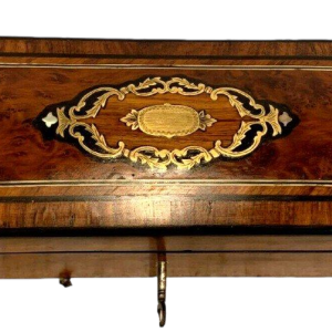 Boîte à gants en loupe de thuya Napoléon III, marqueterie Boulle, XIXᵉ siècle