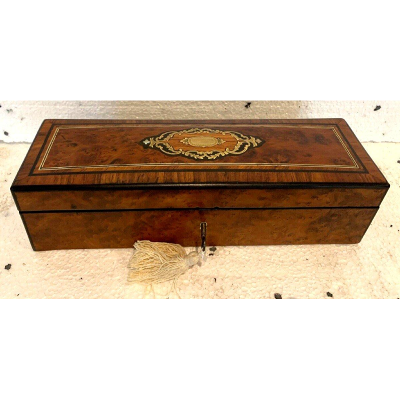 Handschoenendoos van thuya-wortelhout uit de periode van Napoleon III, met Boulle-marqueterie, 19e eeuw.