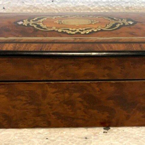 Napoleon III period thuya burl glove box, Boulle marquetry, 19th century