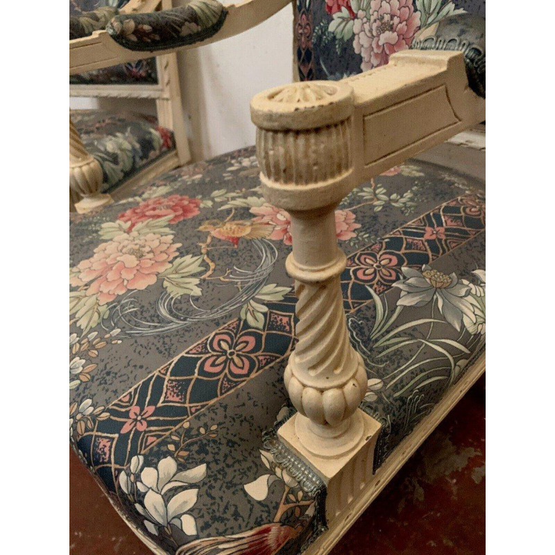 Paire de fauteuils de style Louis XVI, hêtre laqué blanc & tapisserie, XXᵉ siècle