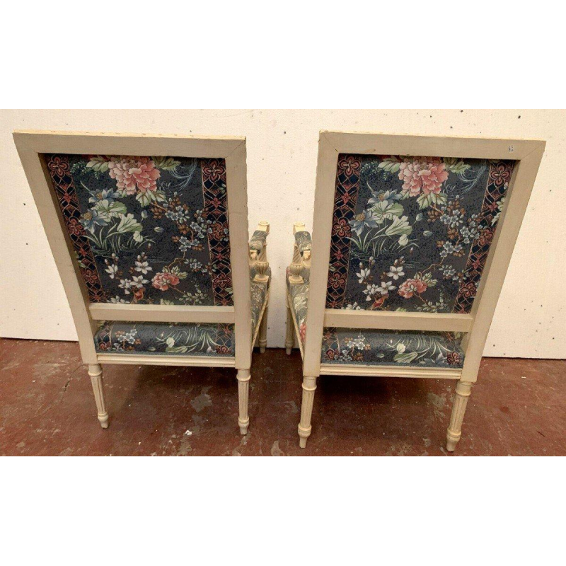 Paire de fauteuils de style Louis XVI, hêtre laqué blanc & tapisserie, XXᵉ siècle