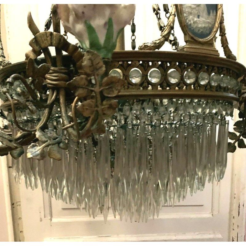 Lustre Louis XVI, bronze - porcelaine Wedgwood - pendeloques de cristal, XIXᵉ siècle