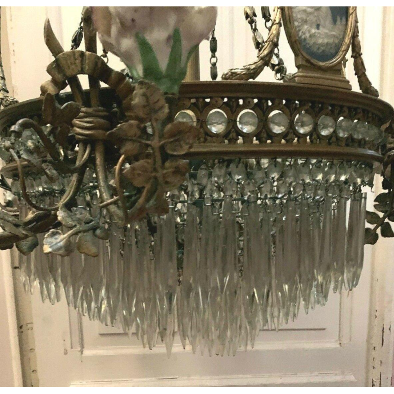 Lustre Louis XVI, bronze - porcelaine Wedgwood - pendeloques de cristal, XIXᵉ siècle
