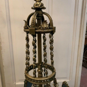 Lustre Louis XVI, bronze - porcelaine Wedgwood - pendeloques de cristal, XIXᵉ siècle