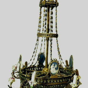Lustre Louis XVI, bronze - porcelaine Wedgwood - pendeloques de cristal, XIXᵉ siècle