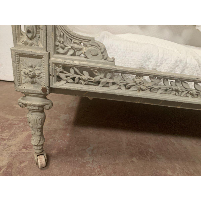 Kleine opengewerkte gietijzeren sofa/bank, 20e eeuw