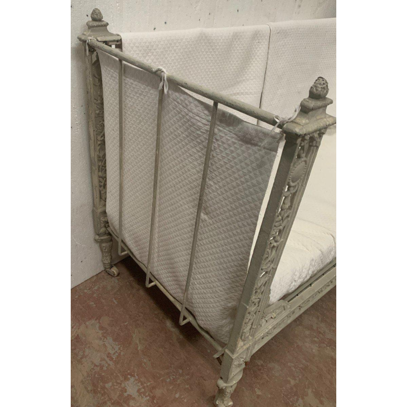 Kleine opengewerkte gietijzeren sofa/bank, 20e eeuw