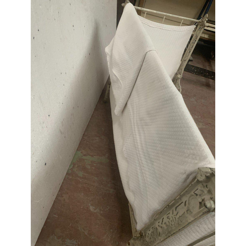 Petit canapé / banquette en fonte de fer ajouré, XXe siècle