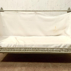 Petit canapé / banquette en fonte de fer ajouré, XXe siècle