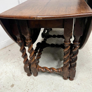 Belangrijke Gateleg massief eikenhouten tafel met twee bladen, 19e eeuw