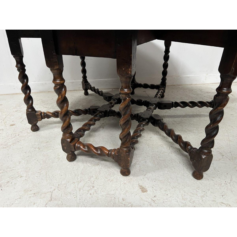 Important Gateleg solid oak double-leaf table, 19th century