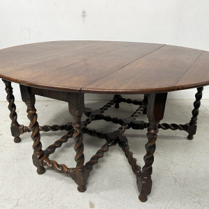 Belangrijke Gateleg massief eikenhouten tafel met twee bladen, 19e eeuw