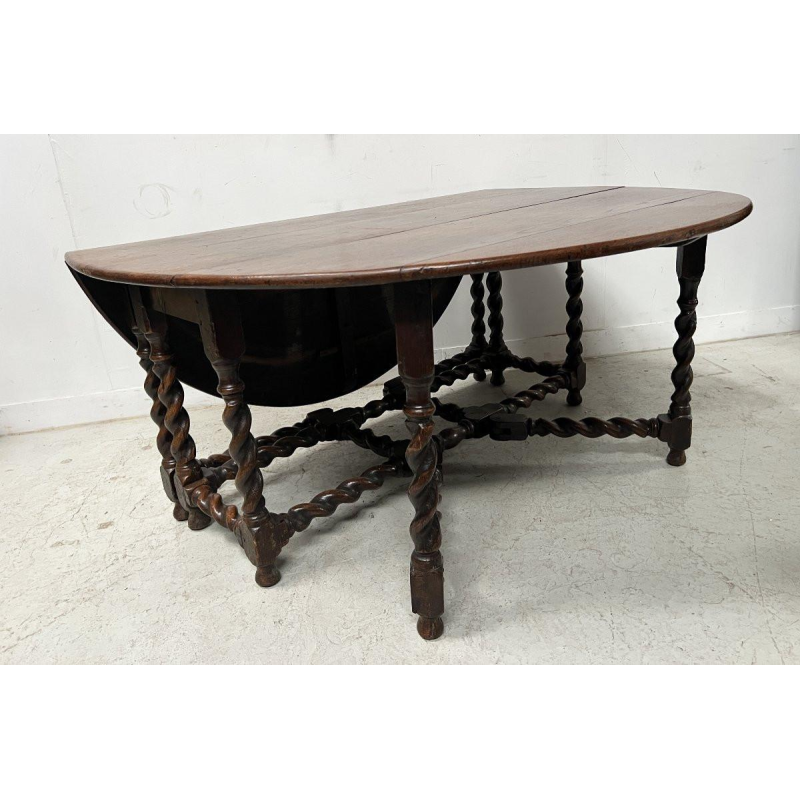 Important Gateleg solid oak double-leaf table, 19th century