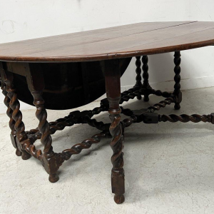 Important Gateleg solid oak double-leaf table, 19th century