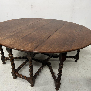 Important Gateleg solid oak double-leaf table, 19th century