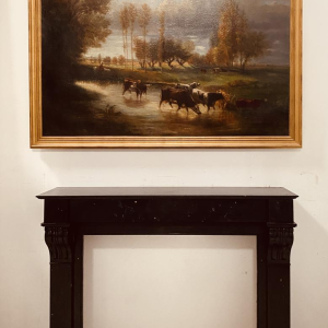 Cheminée époque Napoléon III à décor de corbeaux, marbre noir, XIXe siècle