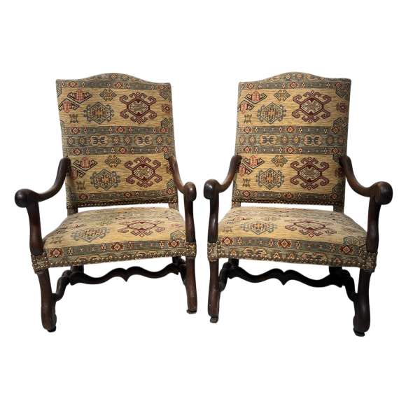 Suite de quatre fauteuils de style Louis XIII à hauts dossiers, XXe siècle