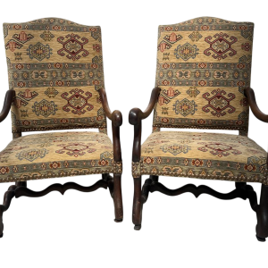Suite de quatre fauteuils de style Louis XIII à hauts dossiers, XXe siècle
