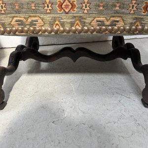 Suite de quatre fauteuils de style Louis XIII à hauts dossiers, XXe siècle