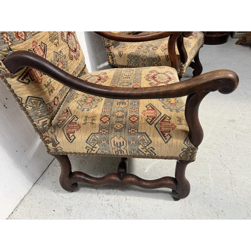 Suite de quatre fauteuils de style Louis XIII à hauts dossiers, XXe siècle