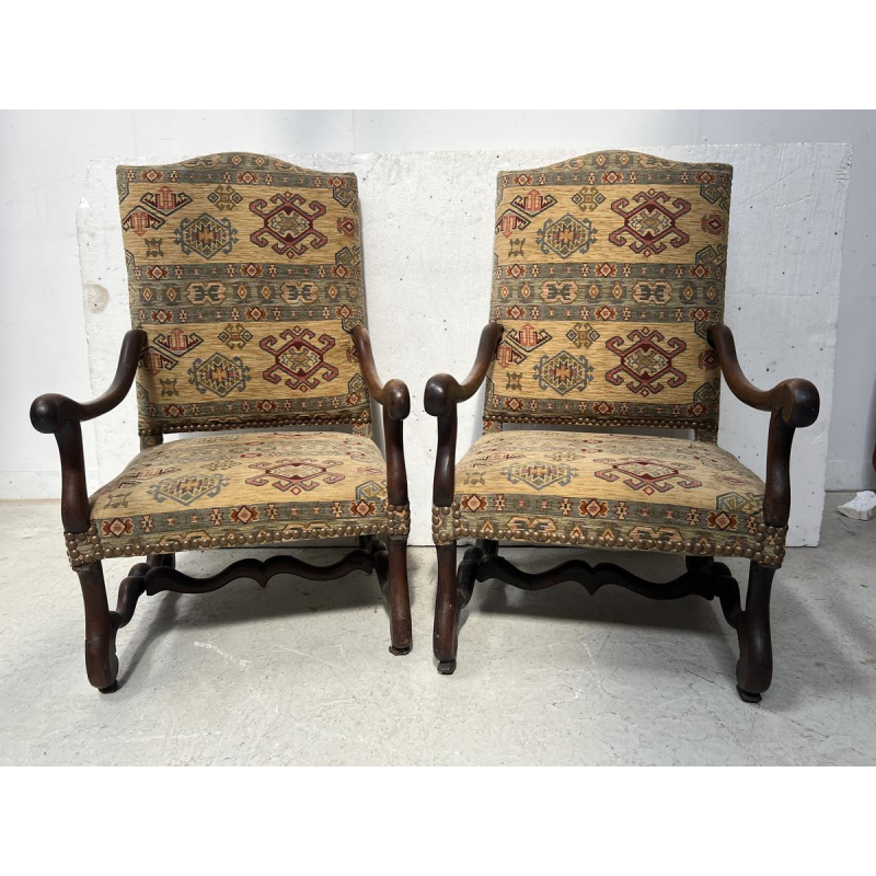 Suite de quatre fauteuils de style Louis XIII à hauts dossiers, XXe siècle
