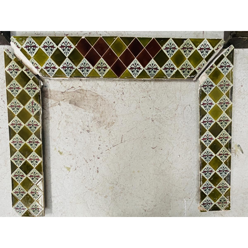 Cheminée époque Napoléon III à pieds griffes en marbre moucheté, XIXe siècle